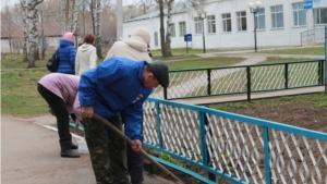 На субботнике работники администрации Урмарского района