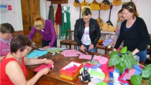 В преддверии туристического сезона в центральном Доме культуры проходят мастер-классы по изготовлению сувенирной продукции