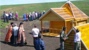 В д.Большие Багиши состоялось освящение крестов и купола и их установление на часовню в честь Николая Чудотворца