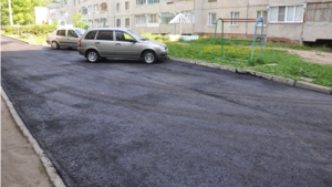 В Новочебоксарске ведется ремонт асфальтобетонного покрытия внутридворовых территорий