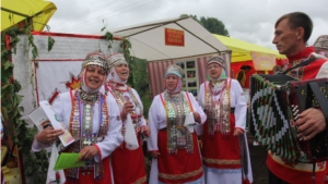 Ярким и массовым гуляньем в Чебоксарском районе прошел праздник «Акатуй-2014», посвященный Году культуры