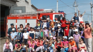 Воспитанники пришкольного оздоровительного лагеря в гостях у пожарных