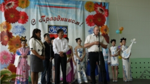 Участники Китайского хореографического ансамбля «Молодость» в центре "Выла" и в  Верхнеачакском музее натурального хозяйства