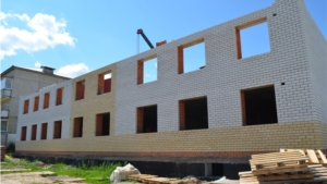 В Мариинско-Посадском районе продолжаются работы по строительству многоквартирного жилого дома в д. Сутчево