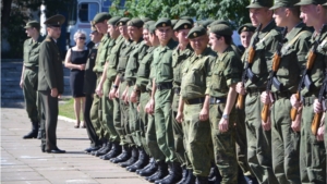 Принятие военной присяги молодыми воинами, призванными на службу