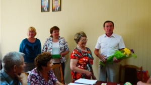 Алевтина  Абакумова принимает поздравления с днем рождения