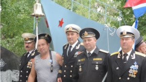 Фотохроника: В районном центре открыли памятник морякам