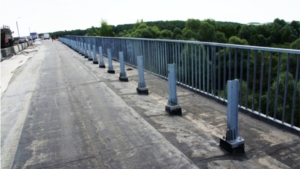 ОАО «Чувашавтодор» продолжает капитальный ремонт моста через реку Сура