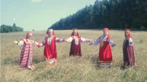 Выступление творческой агитбригады перед тружениками полей