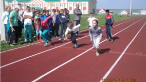 Ежегодная легкоатлетическая: вместе с учениками вышли на старт и учителя