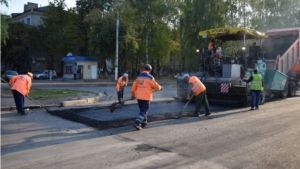 В Новочебоксарске продолжается ремонт асфальтового покрытия