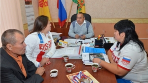 Глава Цивильской городской администрации Николай Леонтьев встретился с видными спортсменками