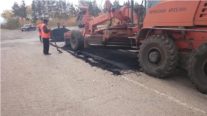 В Мариинско-Посадском районе продолжаются работы по выполнению ямочного ремонта дорожными организациями района