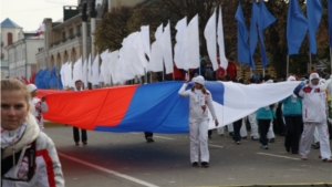 В Чебоксарах прошел спортивно-театрализованный праздник «Россия – спортивная держава»