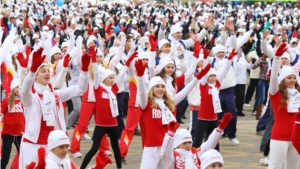В Чувашии в рамках форума «Россия – спортивная держава» прошла «Утренняя зарядка со звездой»
