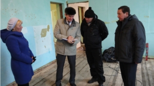 Владимир Кузьмин проконтролировал обстановку реконструкции детского сада  в с. Советское