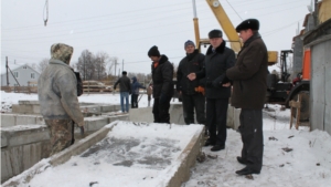 Глава администрации Урмарского района К. Никитин посетил объекты строительства