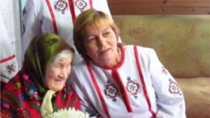 Специалисты Цивильского центра социального обслуживания поздравили долгожительницу со 100-летним юбилеем