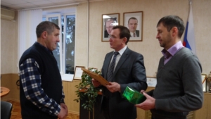 Глава районной администрации Владимир Кузьмин поздравил Михаила Белова с юбилеем