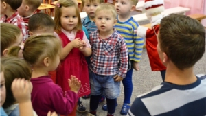 Кукольный театр «Бим, Бам, Бом» выступил с новогодней сказкой в детском саду «Рябинка»