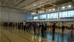 В физкультурно-спортивном комплексе «Присурье» сегодня многолюдно