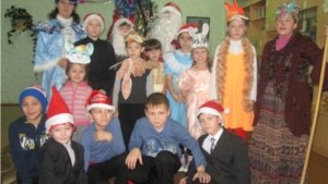 Звезды кружат хоровод, к нам приходит Новый год!