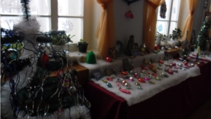 К Новому году Ядринский районный художественно-краеведческий музей подготовил выставку «Новогодний бум»