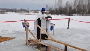 Православные искупались в крещенской воде