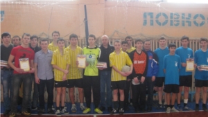В рамках дня "Молодого избирателя" прошли районные соревнования по мини -футболу среди 10-11 классов
