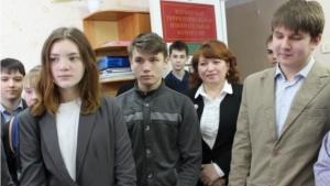 В рамках единого информационного молодежного дня и Дня молодого избирателя активная молодежь района побывала в Ядринской территориальной избирательной комиссии