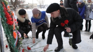 В День защитника Отечества члены Молодой Гвардии  Козловского района  отдали дань уважения героическому подвигу участников войны