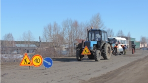 В Шемуршинском районе продолжается ямочный ремонт дорог