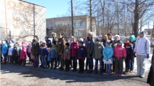 70-летию Великой Победы: волонтеры общественной организации «Луч добра» организовали для ребят военно-спортивную игру «Зарница»