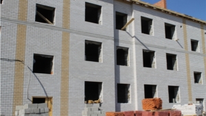 В рамках республиканской программы «Переселение граждан из аварийного жилищного фонда» в Мариинско-Посадском районе ведется строительство трех многоквартирных домов