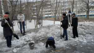 В минувшие выходные трудовые коллективы Московского района г. Чебоксары организовали на прилегающей территории экологические мероприятия