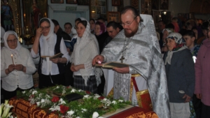 В Шемуршинском районе в праздник Пасхи, в храме Рождества Христова состоялось торжественное Пасхальное богослужение