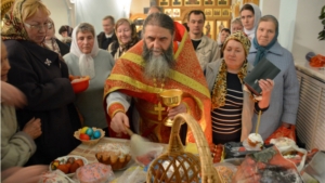 Праздничное Пасхальное богослужение в Киево-Николаевском Новодевичьем женском монастыре