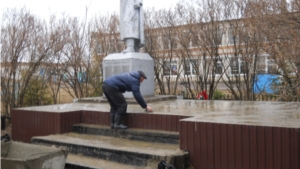 В селе Эшмикеево в кратчайшие сроки отремонтировали памятник