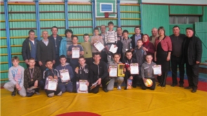 В Чепкас-Никольской общеобразовательной школе прошел турнир по вольной борьбе