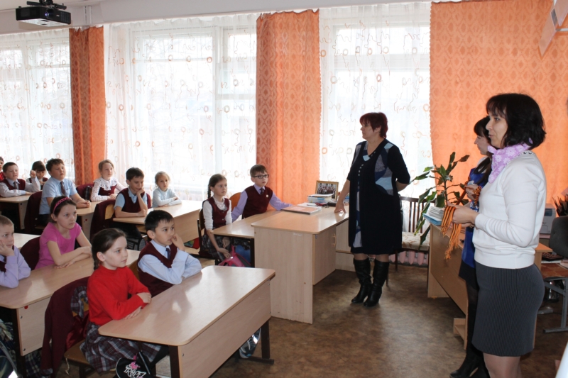 Активисты Молодой Гвардии Козловского района  рассказали учащимся об истории возникновения Георгиевской ленточки