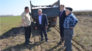 Глава администрации Мариинско-Посадского района ознакомился с ходом весенне-полевых работ