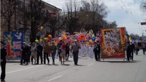 В Первомайском шествии приняли участие свыше 7 000 представителей Калининского района Чебоксар