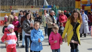 Новочебоксарцы Первомай отметили в парке культуры и отдыха «Ельниковская роща»