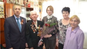 Глава администрации Мариинско-Посадского района Владимир Григорьев поздравил ветеранов с 70-летием Победы на дому