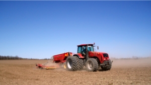 Продолжается сев яровых зерновых культур в сельхозорганизациях и крестьянских фермерских хозяйствах Мариинско-Посадского района