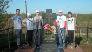 Силами Волонтерского корпуса 70-летия Победы в Великой Отечественной войне 1941 - 1945 годов был благоустроен памятник жертвам политических репрессий