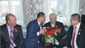 Глава администрации района и депутат Госсовета республики поздравили на дому ветеранов войны