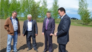 Министр сельского хозяйства Чувашии Сергей Павлов ознакомился с ходом работ на полях Мариинско-Посадского района