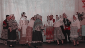 Новинский русский народный хор поздравил народный фольклорный ансамбль «Родные просторы» с 35-летием творческой деятельности