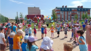 Около 200 малышей города Мариинский Посад приняли участие в праздновании Международного дня защиты детей